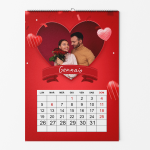 Calendario da Parete 2026 Personalizzabile con 12 Foto | Formato A4 | Rilegatura a Spirale | Design Moderno e Colorato | Ideale per Casa, Famiglia o Ufficio | (Design Cuori Rossi)