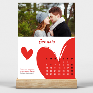 Calendario da Tavolo 2026 Personalizzabile con 12 Foto | Base in Legno Naturale | Formato 15×21 cm | Design Romantico con Cuore | Ideale per Casa, Scrivania o Coppia | (Cuore Azzurro)
