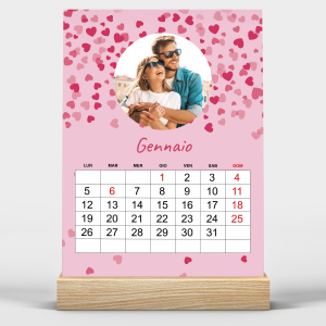 Calendario da Tavolo 2026 Personalizzabile con 12 Foto | Base in Legno Naturale | Formato 15×21 cm | Design Romantico con Cuore | Ideale per Casa, Scrivania o Coppia | (Cuore Rosso Passione)